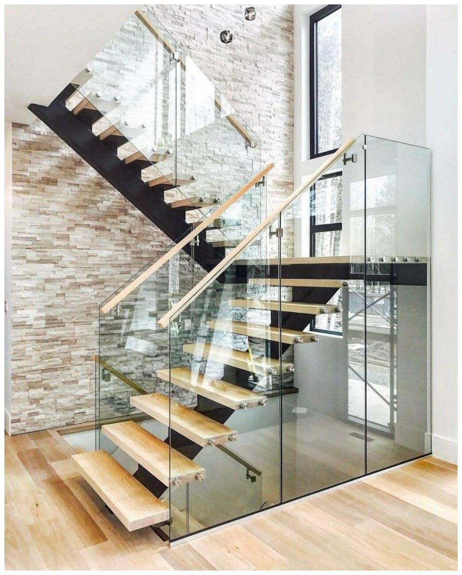 Лестницы из стекла и металла