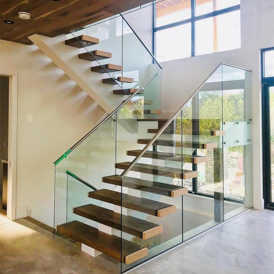 Лестница со стеклом