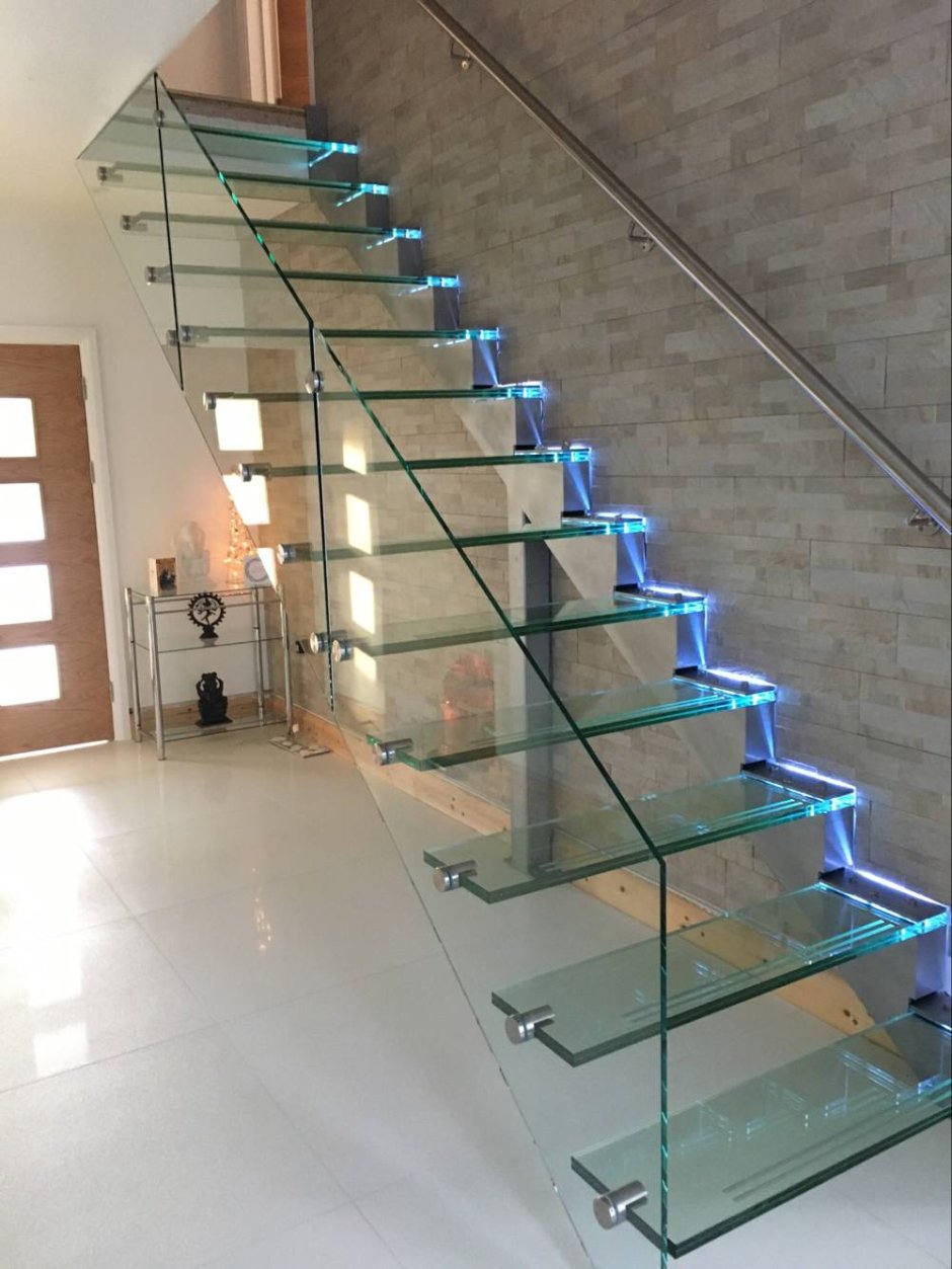 Детали для ограждения лестниц из стекла