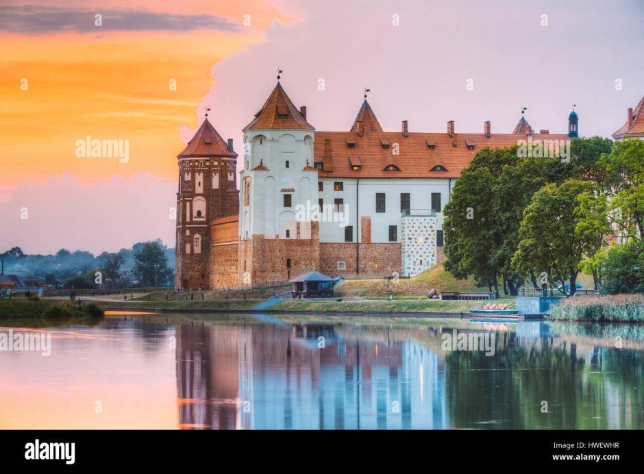 Фамильный замок Радзивиллов фото