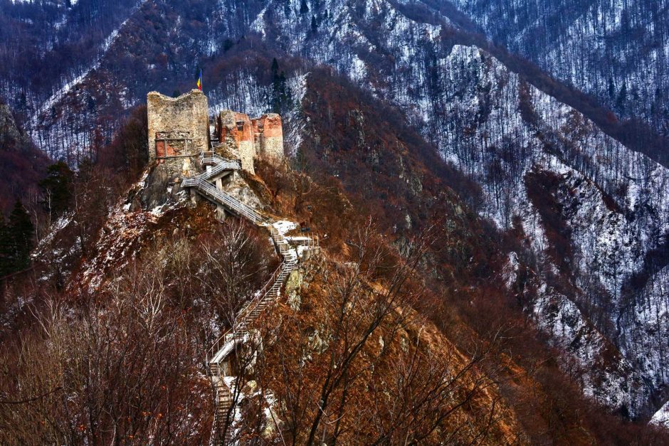 Замок Корвинов (Хунедоара) источник: https://top10.Travel/dostoprimechatelnosti-rumynii