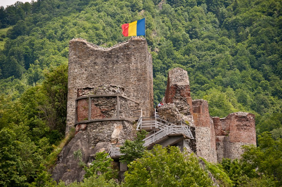 Замок Поенари в Румынии