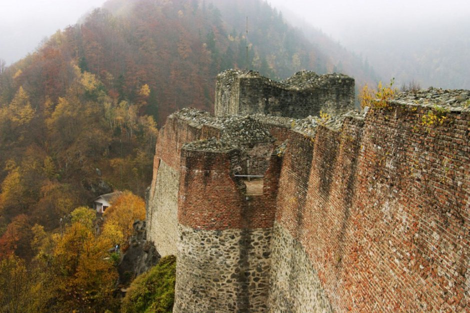 Замок Поэнари Румыния