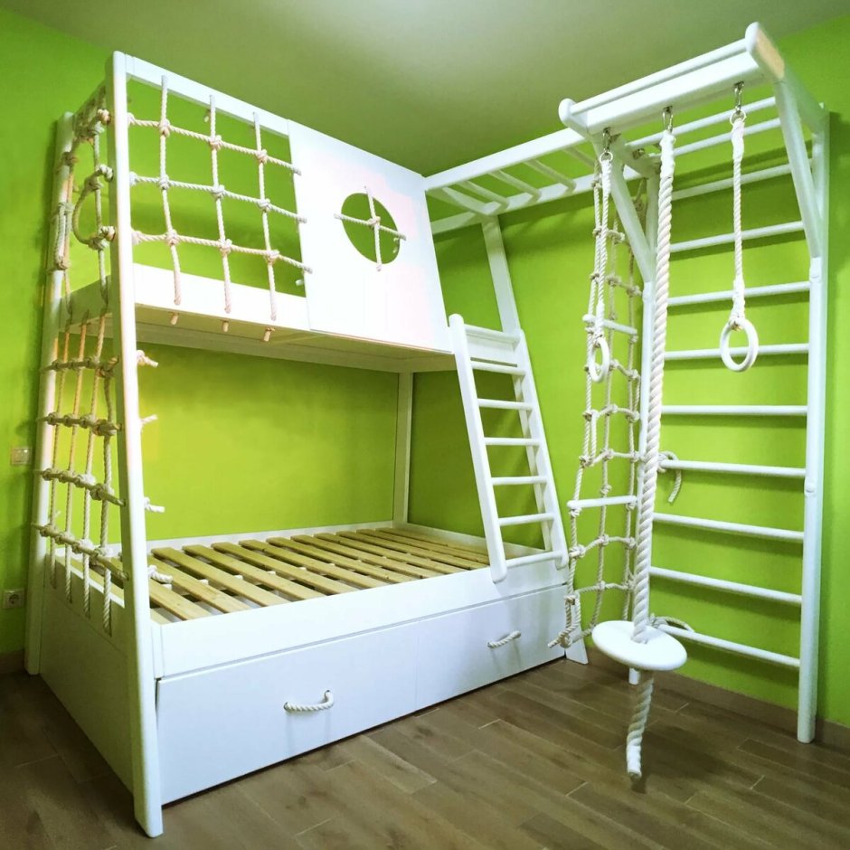 Детская кровать с лестницей