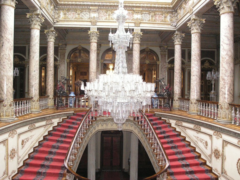 Дворец Долмабахче (Dolmabahçe Palace)