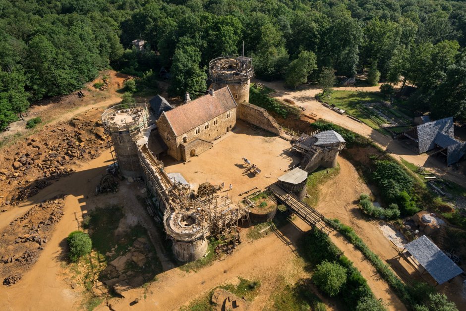 Замок Геделон во Франции 2020