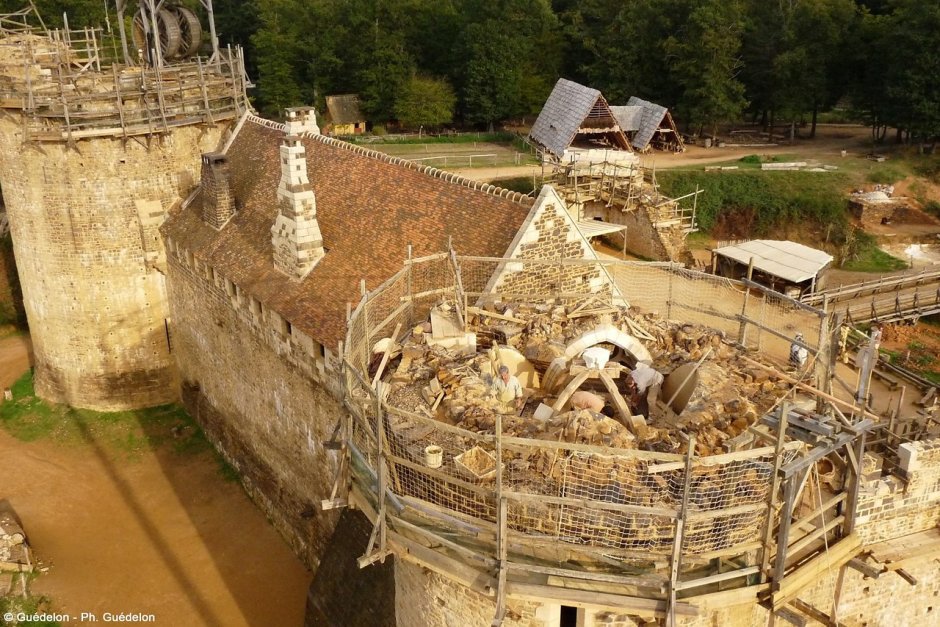 Замок Геделон во Франции 2020