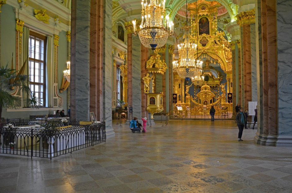 Интерьер Петропавловского собора в Санкт-Петербурге