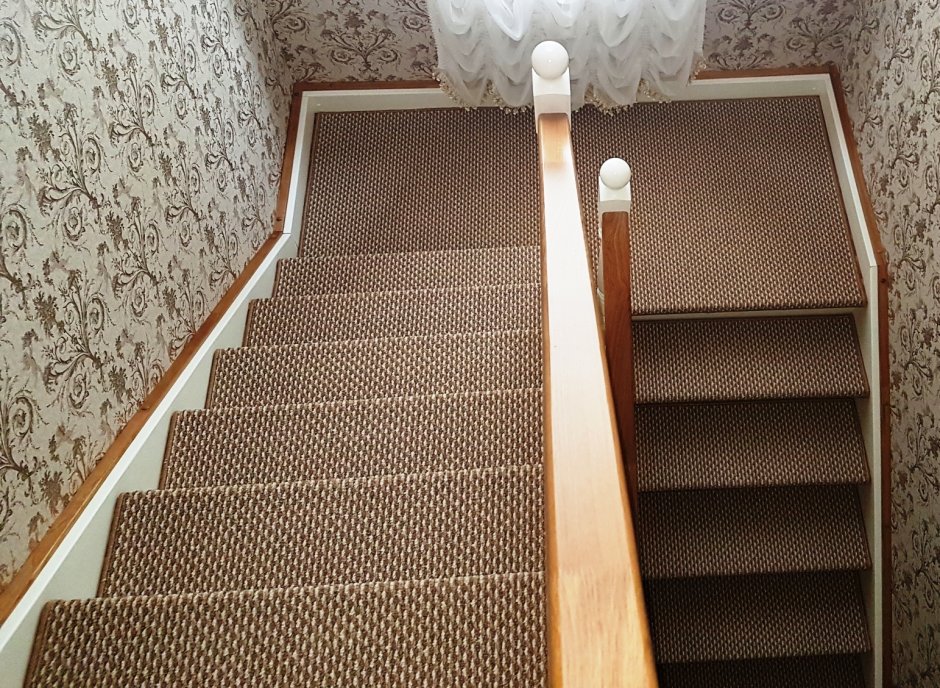 Накладки на лестничные ступени из ковролина