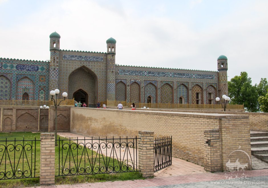 Гостиница напротив Ханского дворца в Бахчисарае