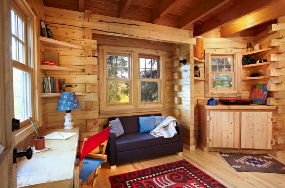 Маленький деревянный домик интерьер