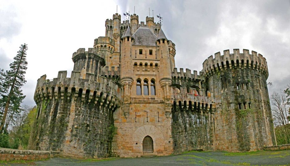 Средневековый замок феодала