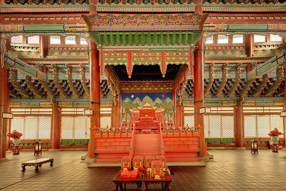 Тронный зал дворца Кенбоккун