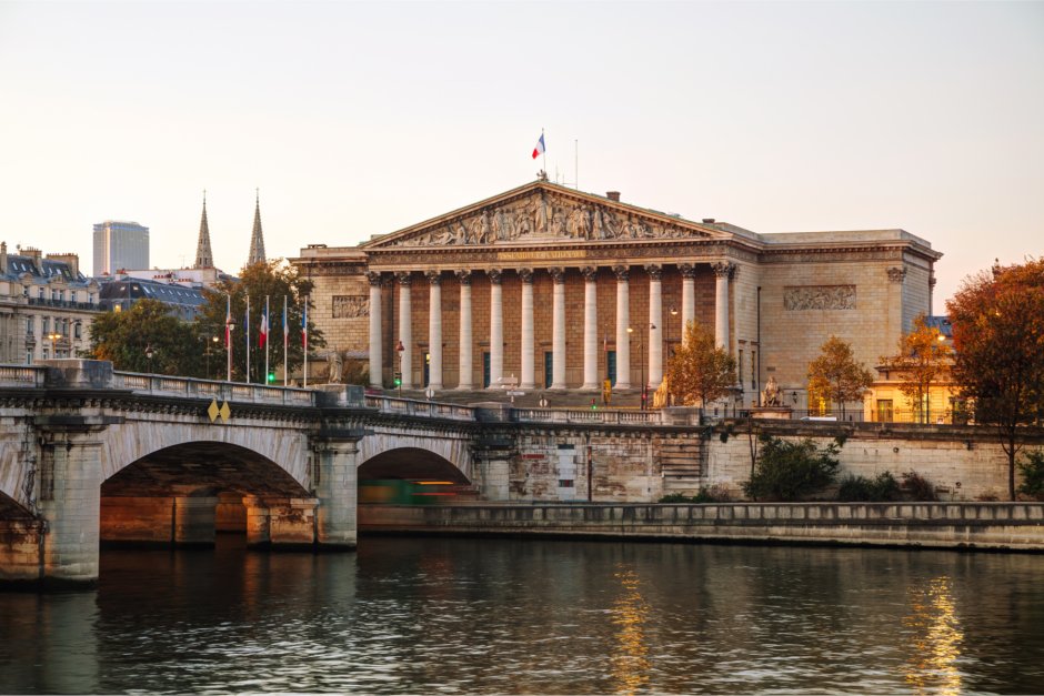 Бурбонский дворец в Париже фото