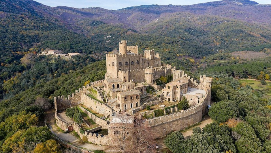 Замок Пералада (Castillo de Peralada)