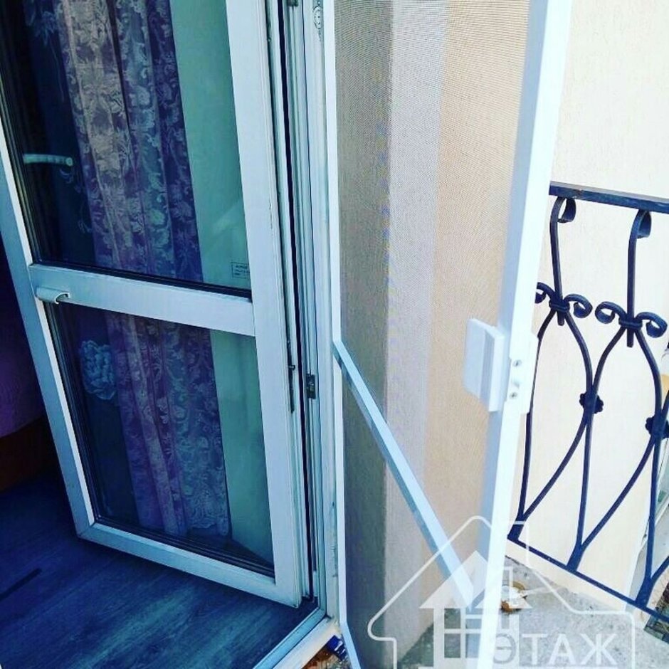 Раздвижная москитная сетка на балконную дверь