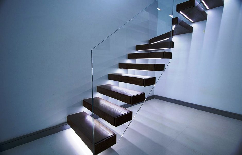 Консольная лестница со стеклянным ограждением