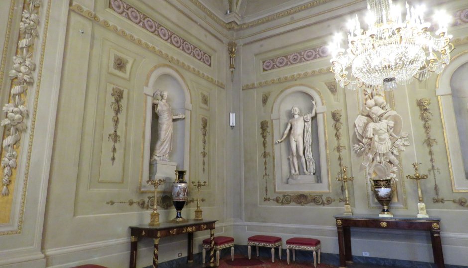Палаццо Питти белый зал