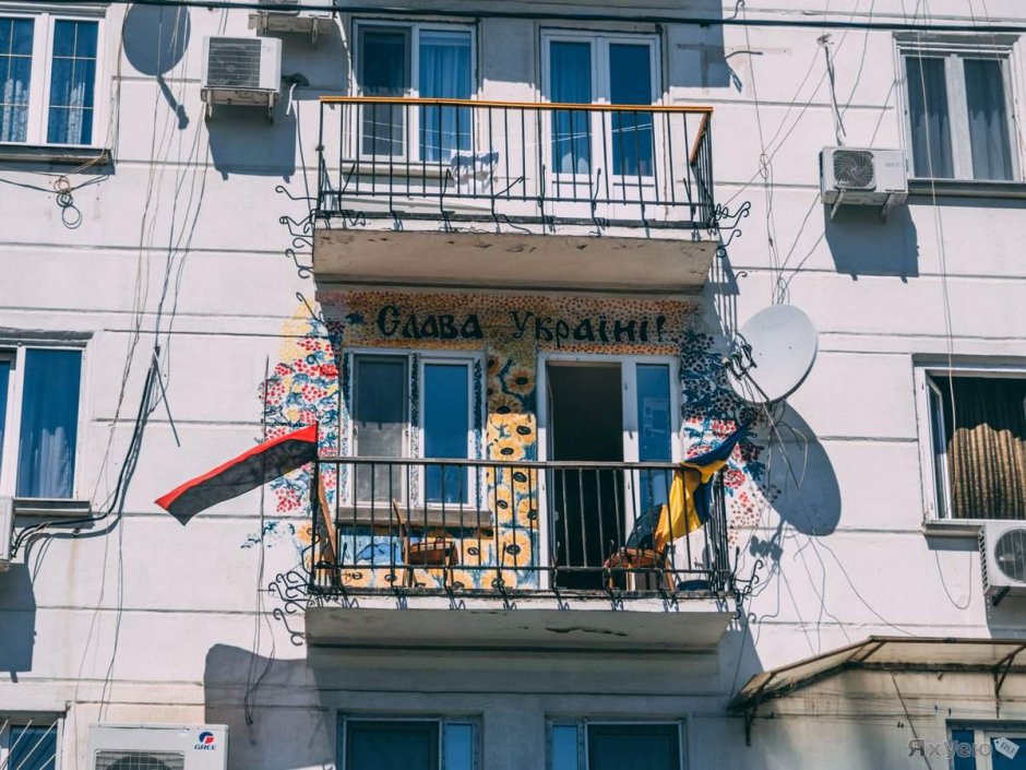Самые смешные балконы в России
