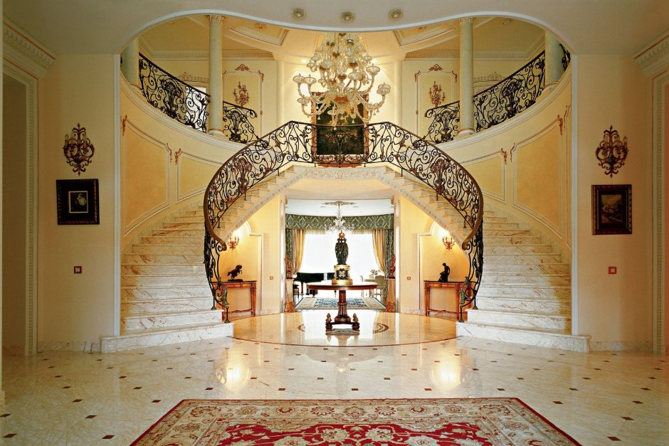 Холл с лестницей в стиле Барокко