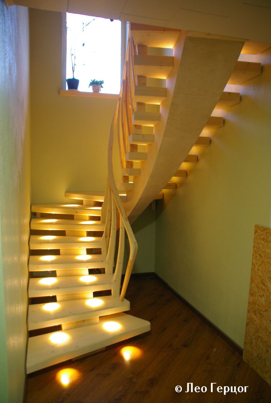 Подсветка лестницы монокосоур