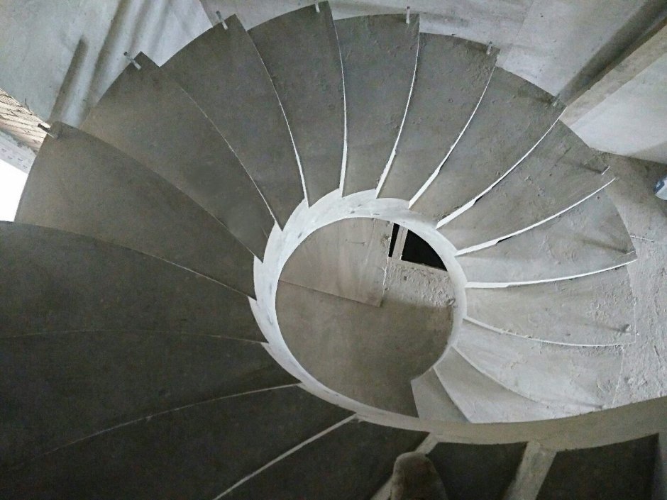 Винтовая лестница монолит