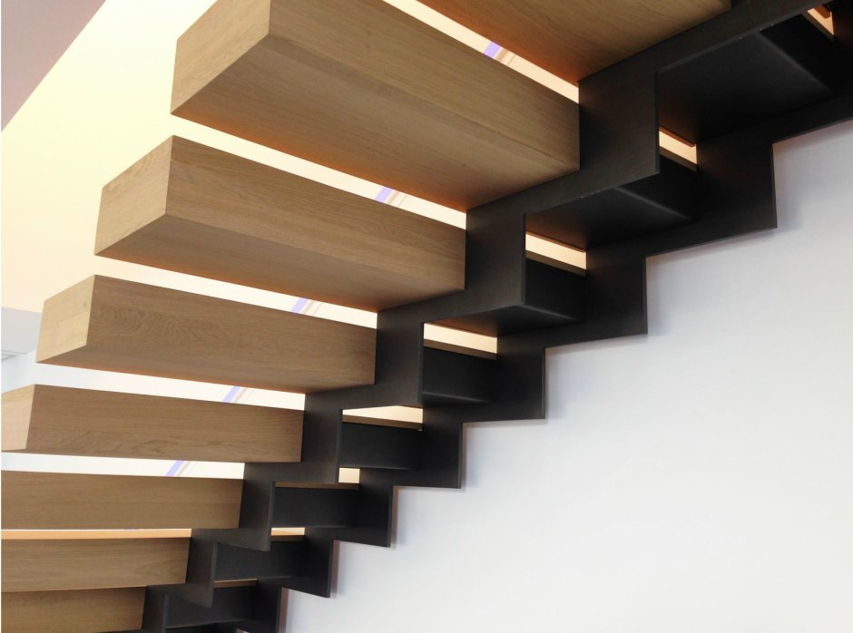 Дизайнерская лестница на монокосоуре