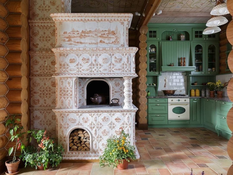 Кухня с печкой в частном доме