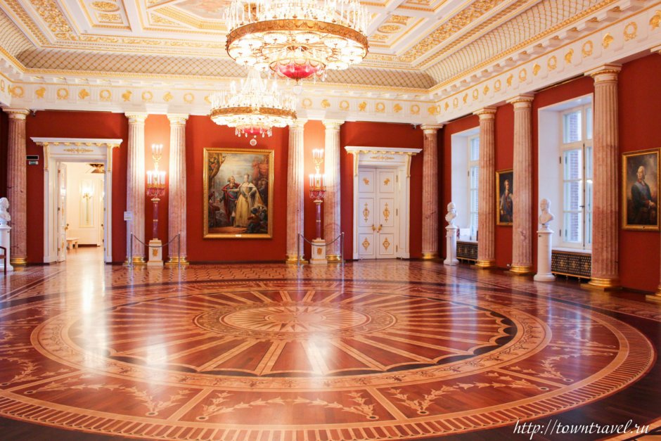 Сенатский дворец в Кремле — резиденция президента России в.в. Путина