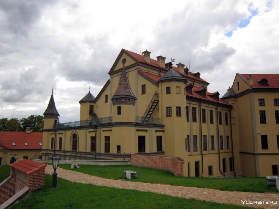 Несвижский замок в Белоруссии башни