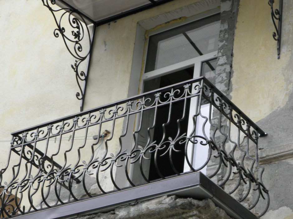 Кованые изделия из металла для балкона