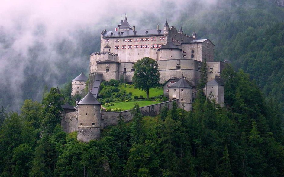 Замок Трацберг интерьеры фото