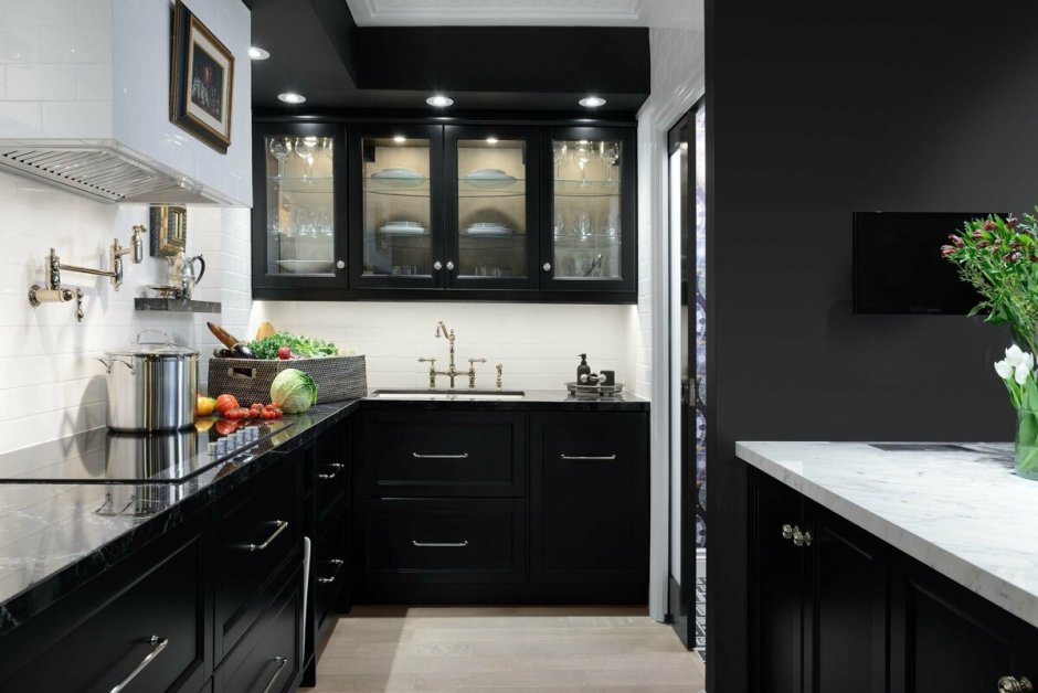 Кухонная мебель черно белого цвета
