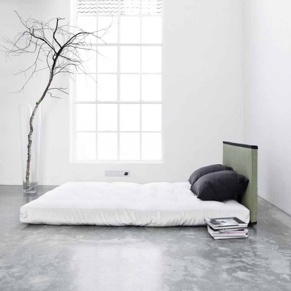 Кровать в минималистическом стиле