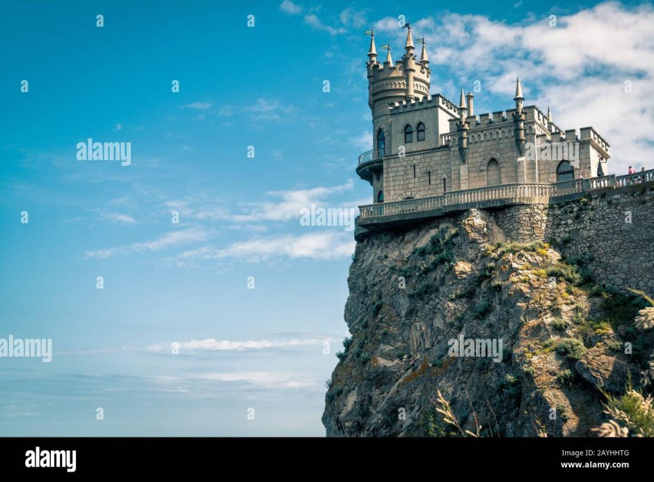 Замок на скале