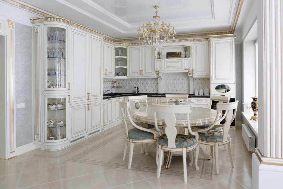 Кухня белая в классическом стиле большая