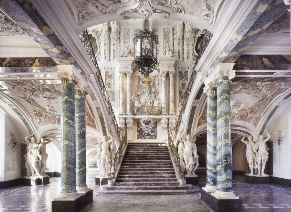Дворец Версаче лестница в дворец