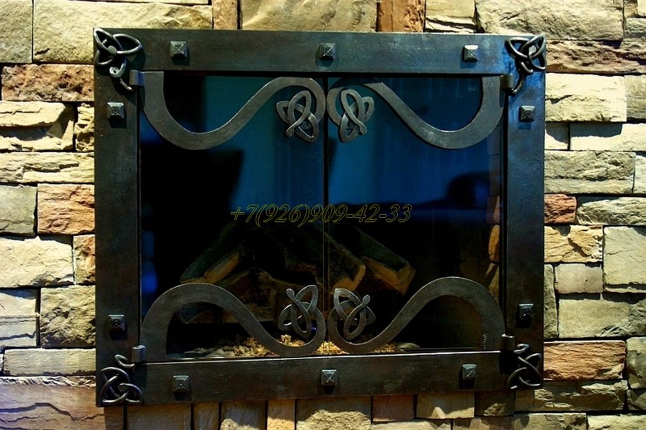 Кованые дверцы для камина со стеклом