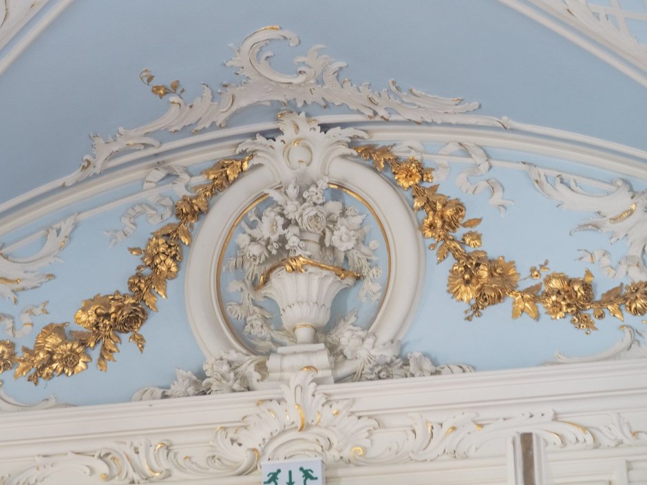 Петергофский дворец в Санкт-петербургевгутри