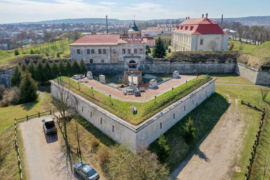 Золочев замок