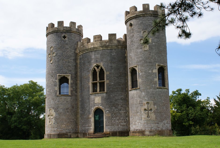 Замок Нонсеч Англия