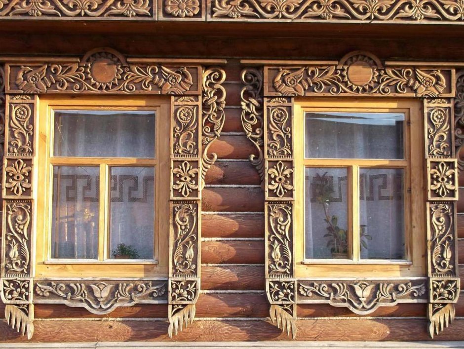 Окно с резными ставнями Иркутск Богдана Хмельницкого 23