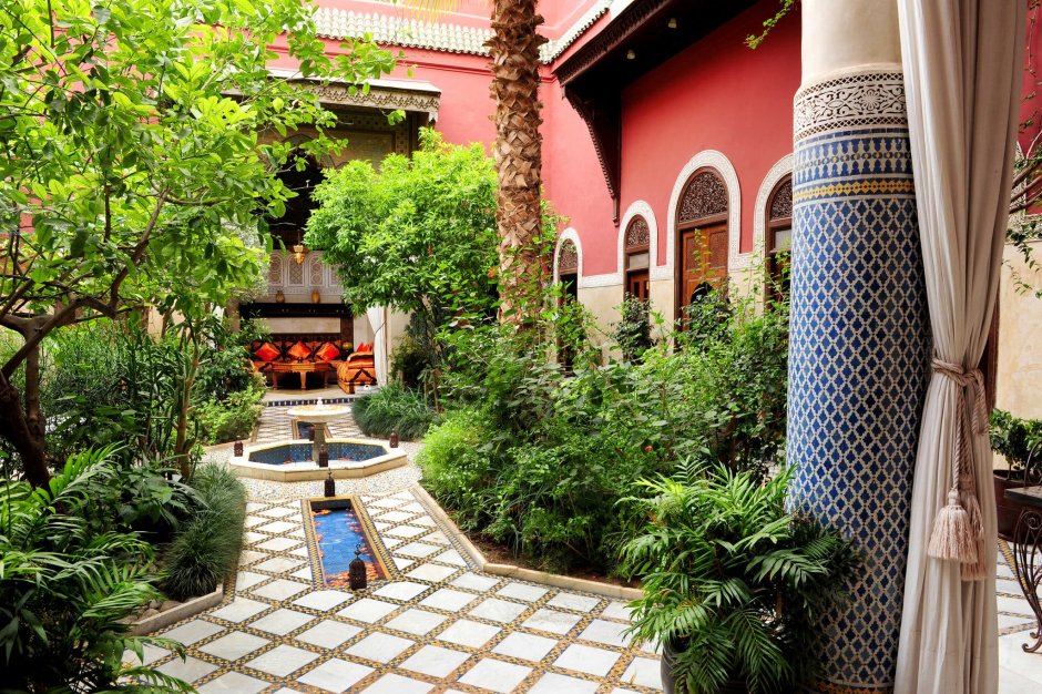 Патио в испано-мавританском стиле