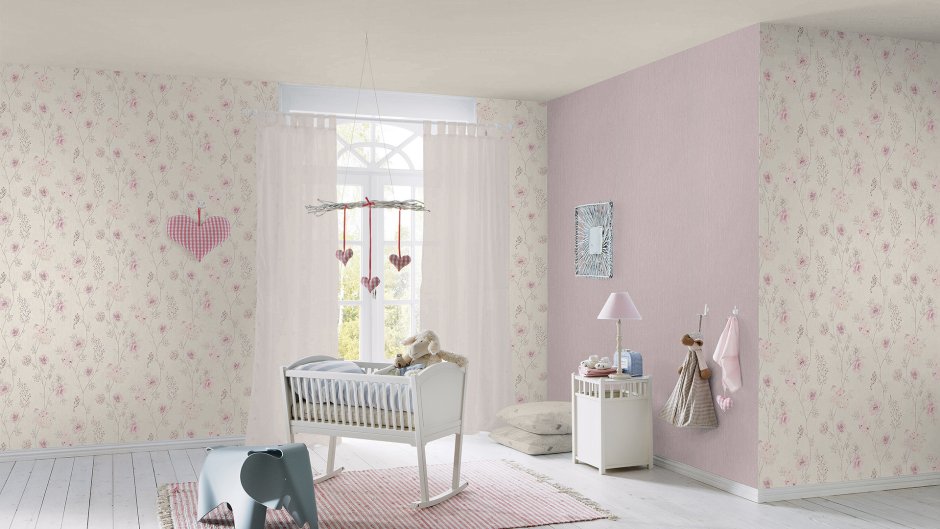 Розовые стены в интерьере детской