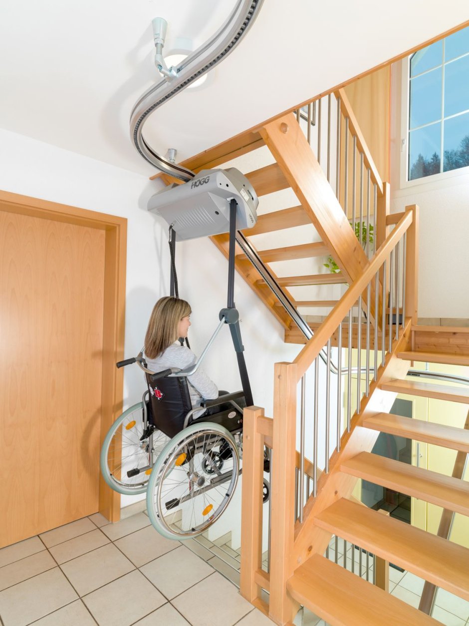 Подъемник для инвалидной коляски по лестнице