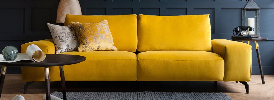 Угловой диван горчичного цвета