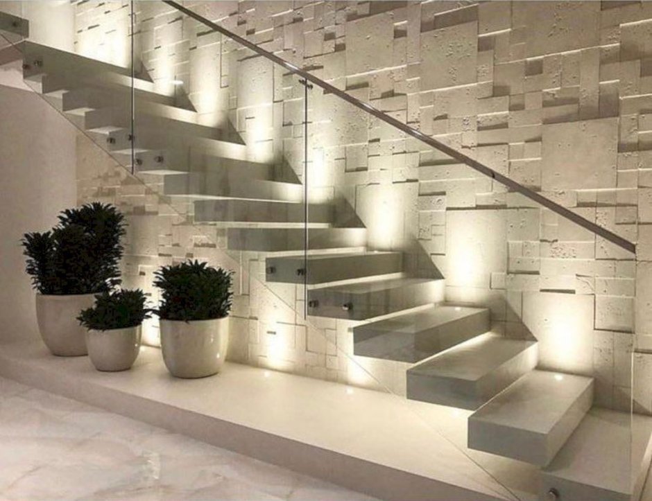 Дизайн декора лестницы с прозрачными перилами