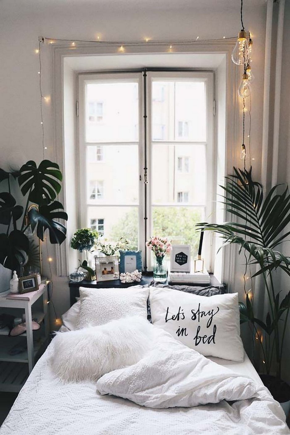 Уютная комната в белом стиле