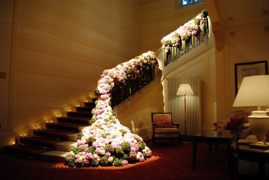 Украшение лестницы на свадьбу