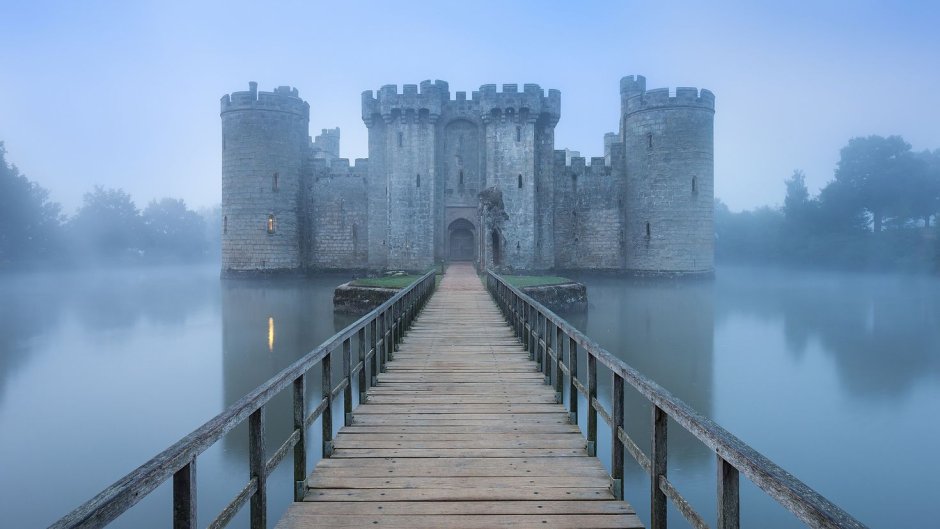 Средневековый дворец (the Medieval Palace)